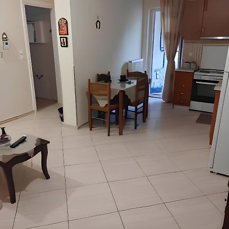 Ομορφο Διαμερισμα Στο Κεντρο Της Πολης Με Παρκιν Appartement Tríkala Buitenkant foto